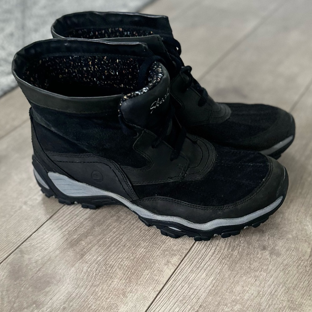 Skechers Women’s Leather Memory Foam Winter Boots sz 11
Excellent condition - Picture 4 of 16